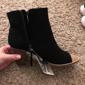 Toms Majorca open toe bootie NWT